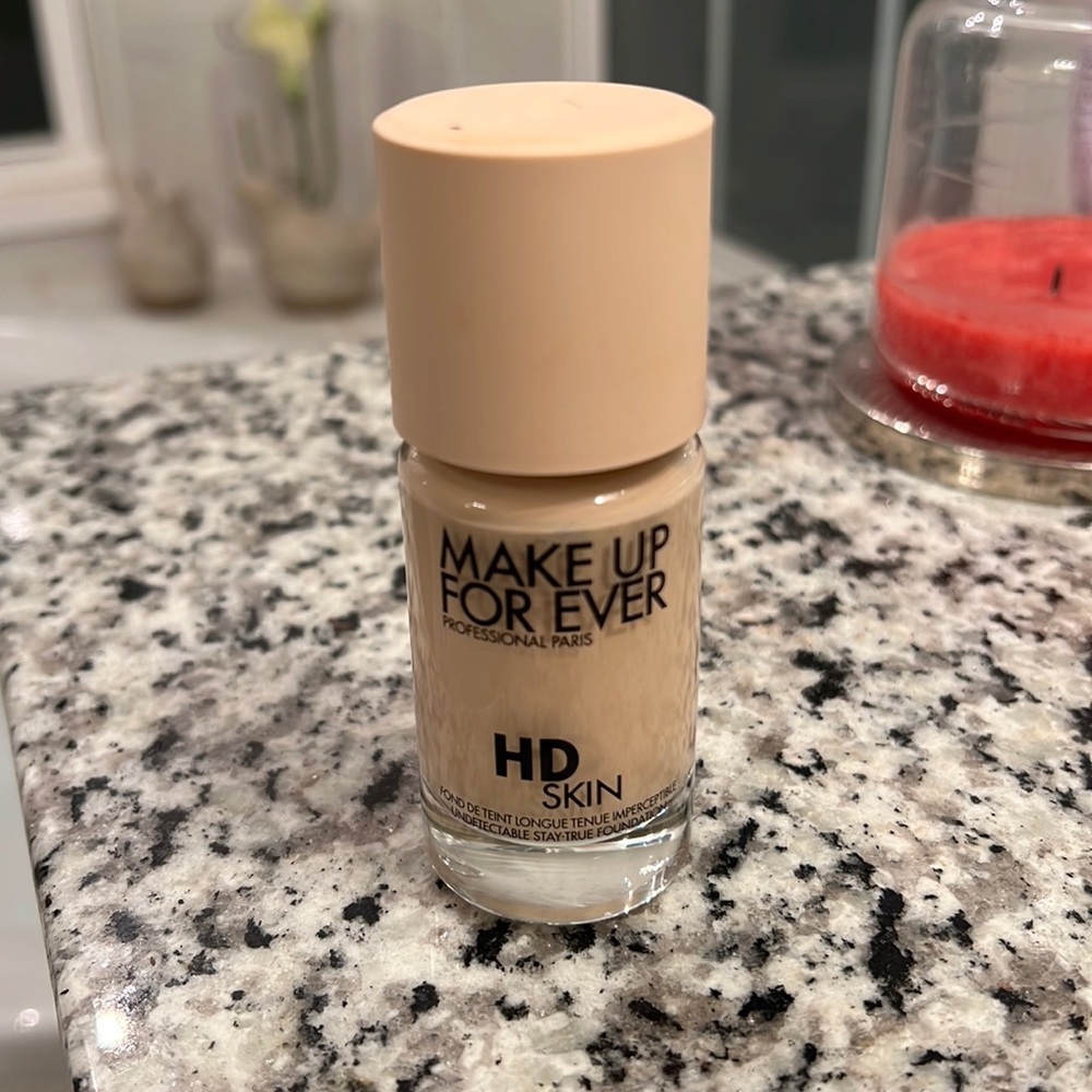 *3/$30* ❤️ Make up forever HD skin in color 1 R02. Pre-owned